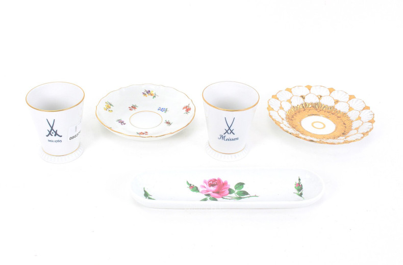 5 Porzellanteile, div. Dekore, best. aus: