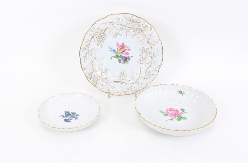 3 Porzellanteller mit Goldrand