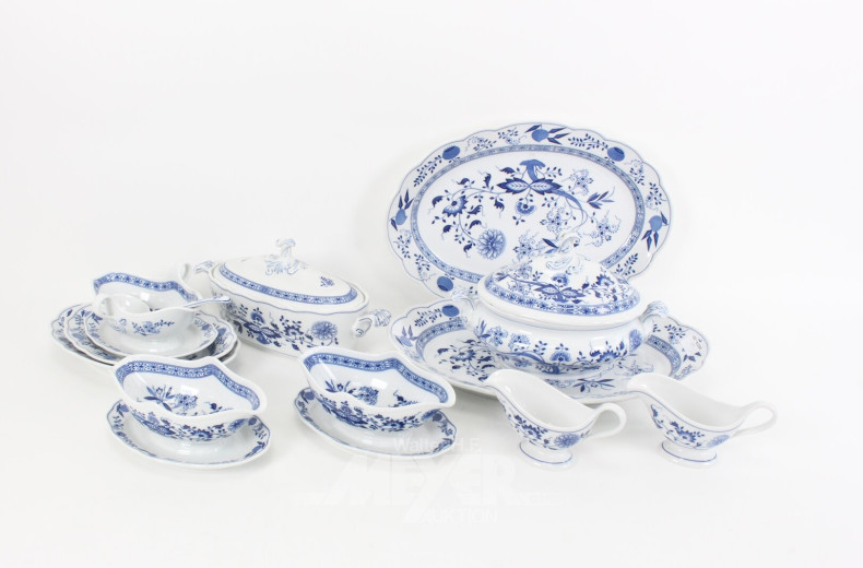 Umfangreiches Tafel- und Speiseservice für 12 Personen