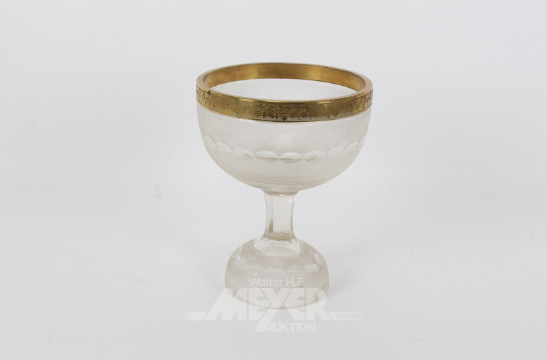 Geschliffener Kristallpokal mit dekorativem Goldrand