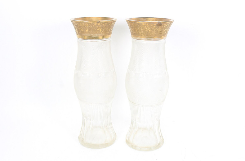 Paar Vasen mit dekorativem Goldrand