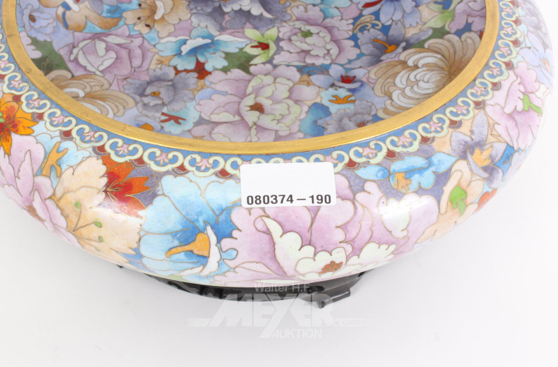 Große Cloisonné-Schale mit Holzsockel, China