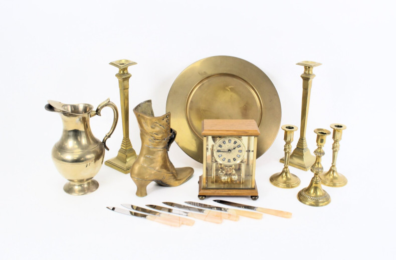 Posten Hausrat mit Metalldekorationen