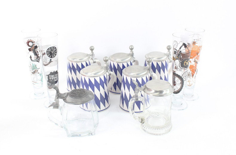 7 Bierkrüge, sowie 4 Gläser