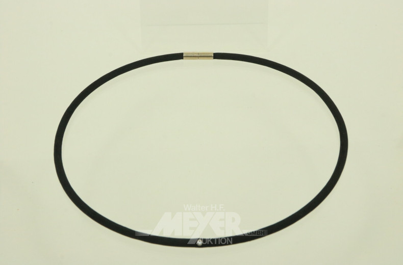Collier aus schwarzem Kautschuk mit kl. Brillant und Schließe in 750 WG