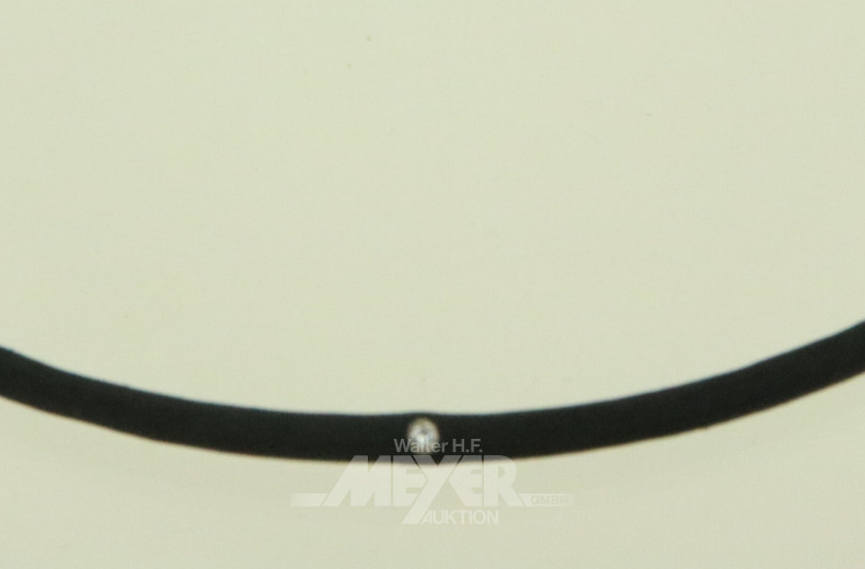 Collier aus schwarzem Kautschuk mit kl. Brillant und Schließe in 750 WG