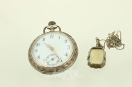 Silberkette mit antikem Anhänger, sowie 1 Taschenuhr