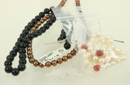 4 Perlen-Stränge aus Zuchtperlen, Carneol und Jaspis
