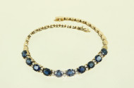 Armband mit 10 blauen Farbsteinen u. 18 kl. Diamanten
