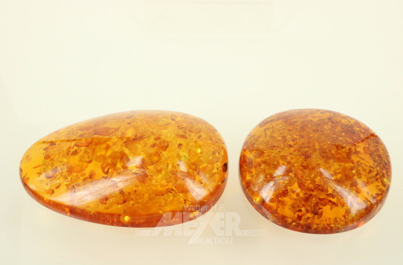 7 geschliffene und polierte Bernstein-Cabochons