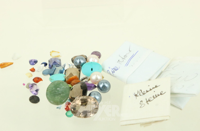 Kl. Konvolut geschliffene Farbsteine und Cabochons