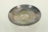 Silberschale mit eingearbeiteter, historischer Münze