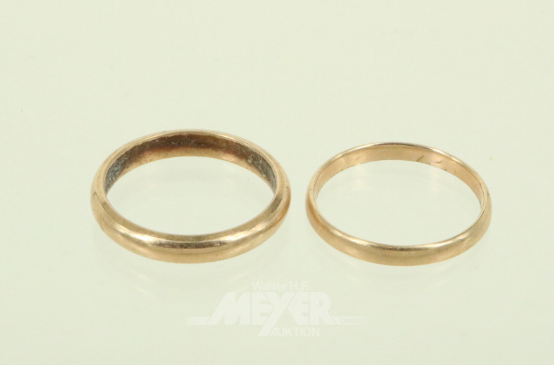 Paar schmale Trauringe