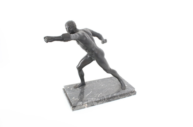 Bronzefigur 'Borghesischer Fechter' auf Marmorsockel