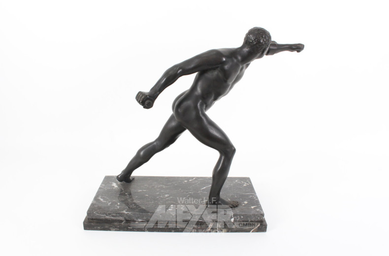 Bronzefigur 'Borghesischer Fechter' auf Marmorsockel