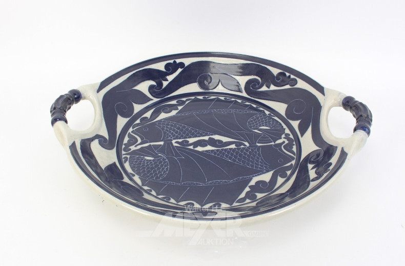 gr. Keramik-Servierplatte mit Griff, Fischmotiv
