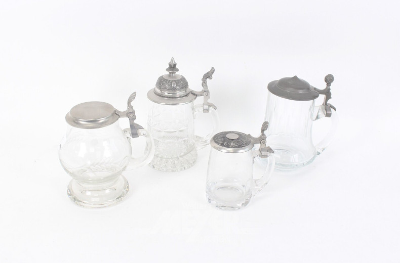 4 Zinndeckelkrüge aus Glas und Kristall