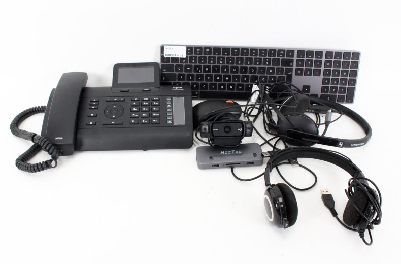 Elektrogeräte-Zubehör, best. aus: