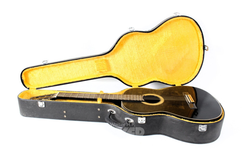 YAMAHA Konzert-Gitarre G-235 mit Koffer