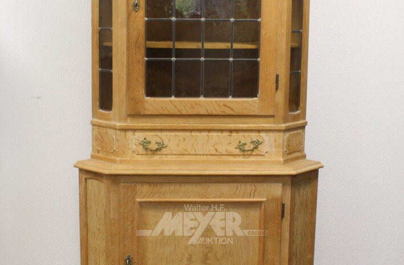 Eckvitrinen-Schrank mit Bleiverglasung