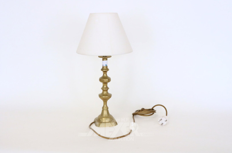 Tischlampe in Messing mit beigefarbenem Schirm