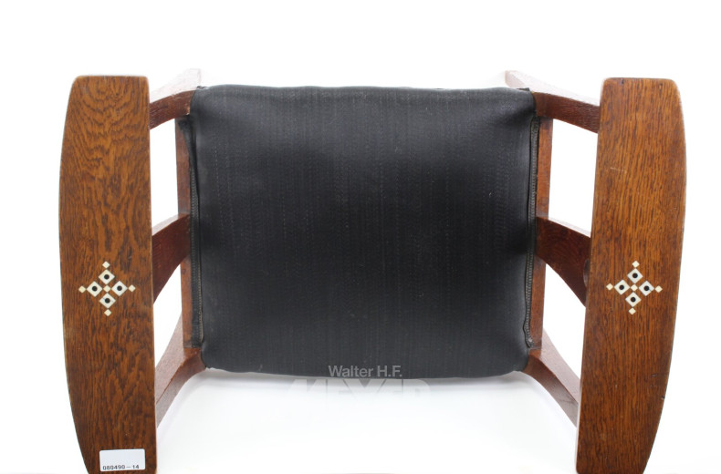 "Arts and Crafts"-Klavierhocker mit Intarsien