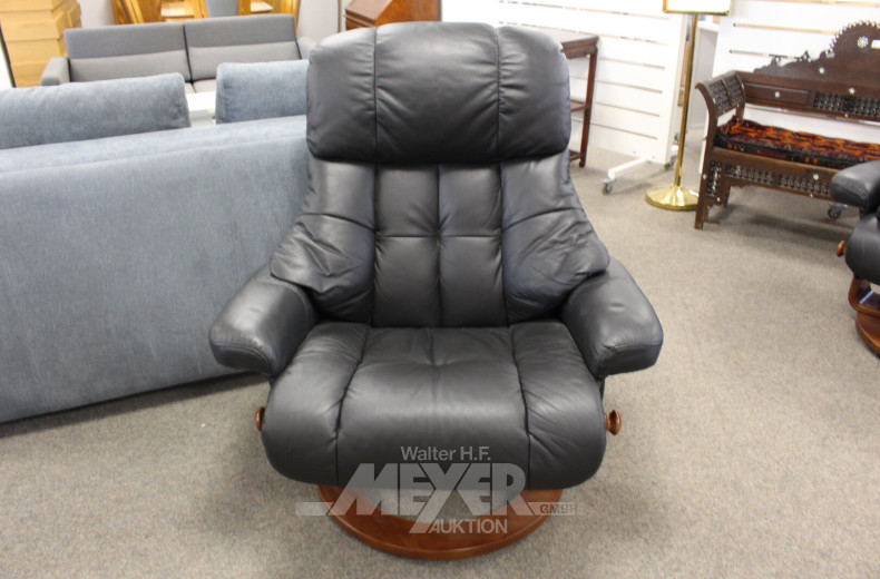 schwarzer Kunstledersessel