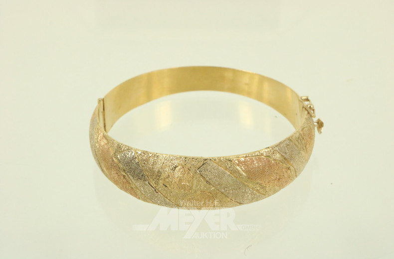 Armreif, Oberteil fein zieseliert und gravierten Herzen