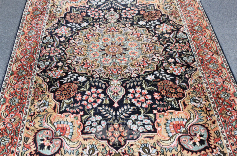 Orientbrücke, rotgrundig, florales Dekor