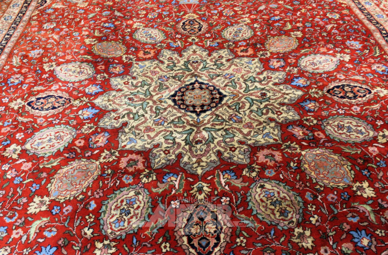 gr. Orientteppich, rotgrundig, florales Dekor