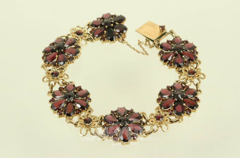 Armband mit Granatsteinen