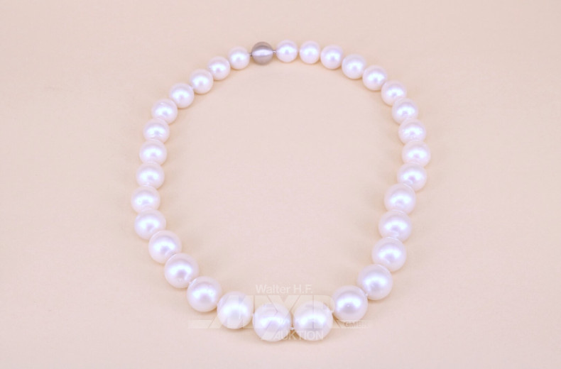 Südsee-Perlencollier mit 750er WG-Kugelschließe