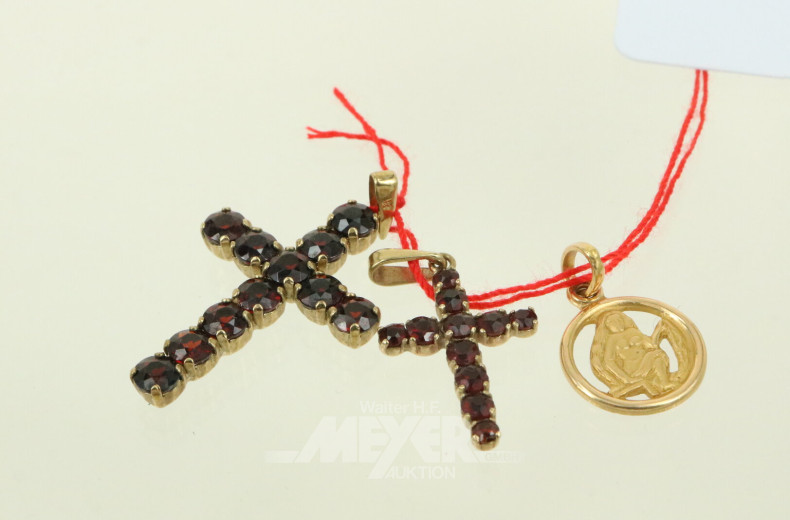 3 Kettenanhänger mit Anhänger, rot