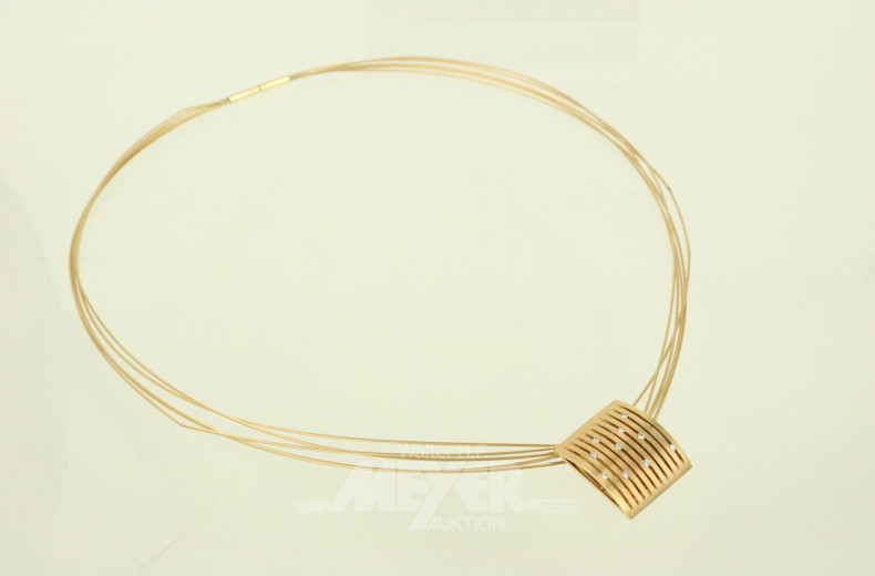 5-reihiges feines Collier mit Anhänger und 10 kl. Brillanten