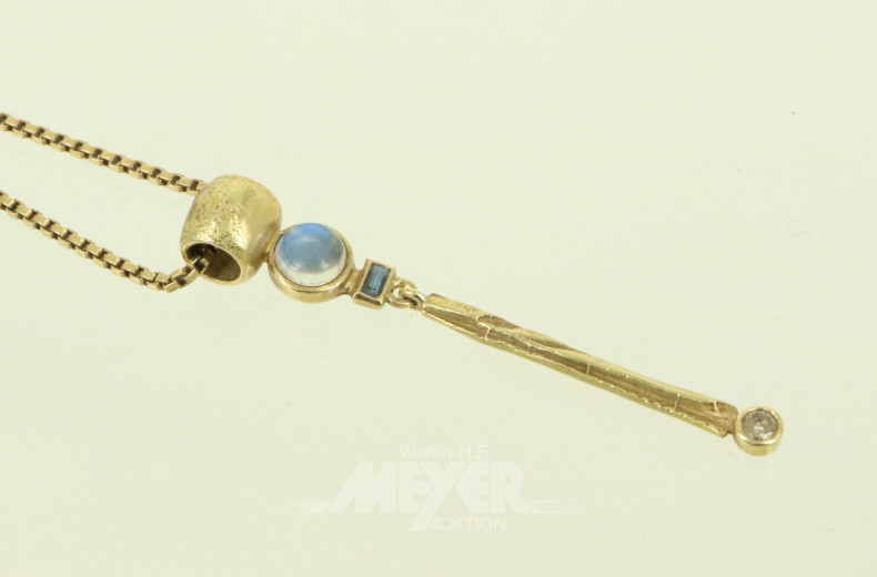 Kette mit modernem Kettenanhänger