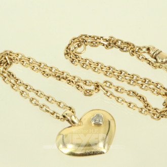 Kette mit massivem Anhänger 'Herz' und kl. Brillant im Herzschliff