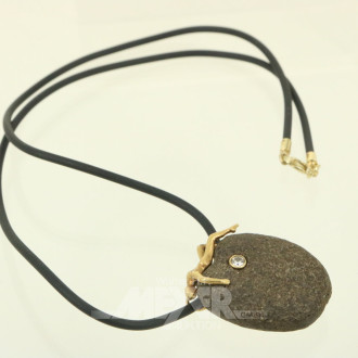 Halskette mit Kautschukband