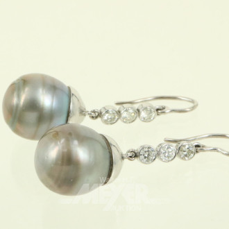 Paar Ohrhänger mit je 3 Diamanten und 1 gr. Tahitiperle