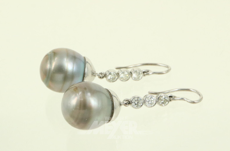 Paar Ohrhänger mit je 3 Diamanten und 1 gr. Tahitiperle