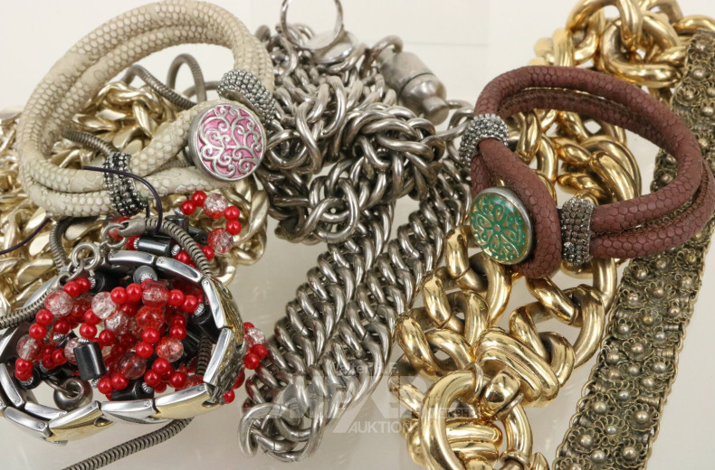 Konvolut Modeschmuck, best. aus Ketten, Armbänder, Anhänger etc.