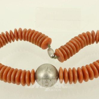 Gr. Konvolut Perlen- und Edelsteinketten