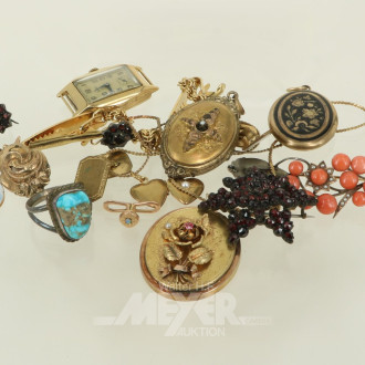 Posten Modeschmuck u.A. Schaumgold: Anhänger, Broschen, Ketten, Medaillon, Ring