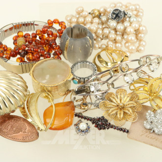 Konvolut Modeschmuck, best. aus: