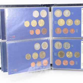 Album mit Euro-Kursmünzensätzen zu je 3,88 €