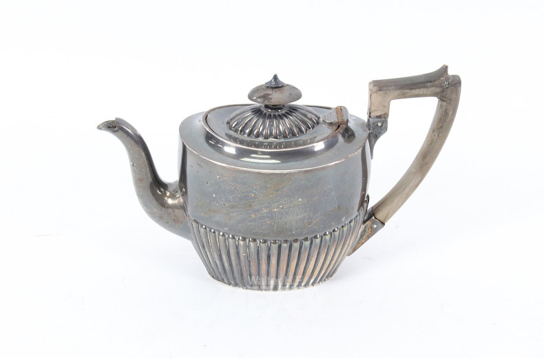 kl. engl. Teekanne mit Holzgriff