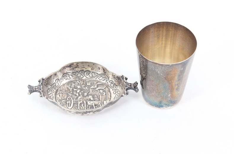 kl. Schälchen und 1 Schnapsbecher