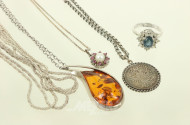 kl. Konvolut Silberschmuck: Ring, Kettenanhänger etc.