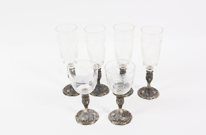 6 Trinkgläser mit floralem Dekor und Fuß aus 835er Silber