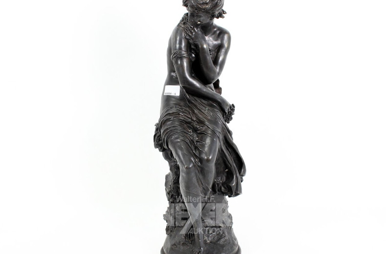 Skulptur,  Sitzende Frau