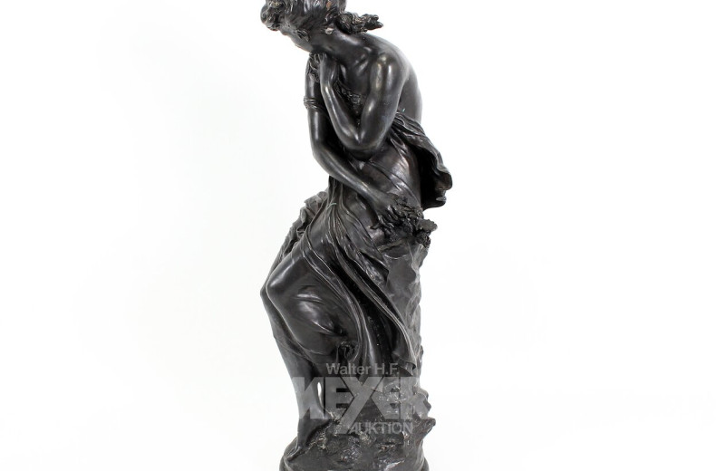 Skulptur,  Sitzende Frau